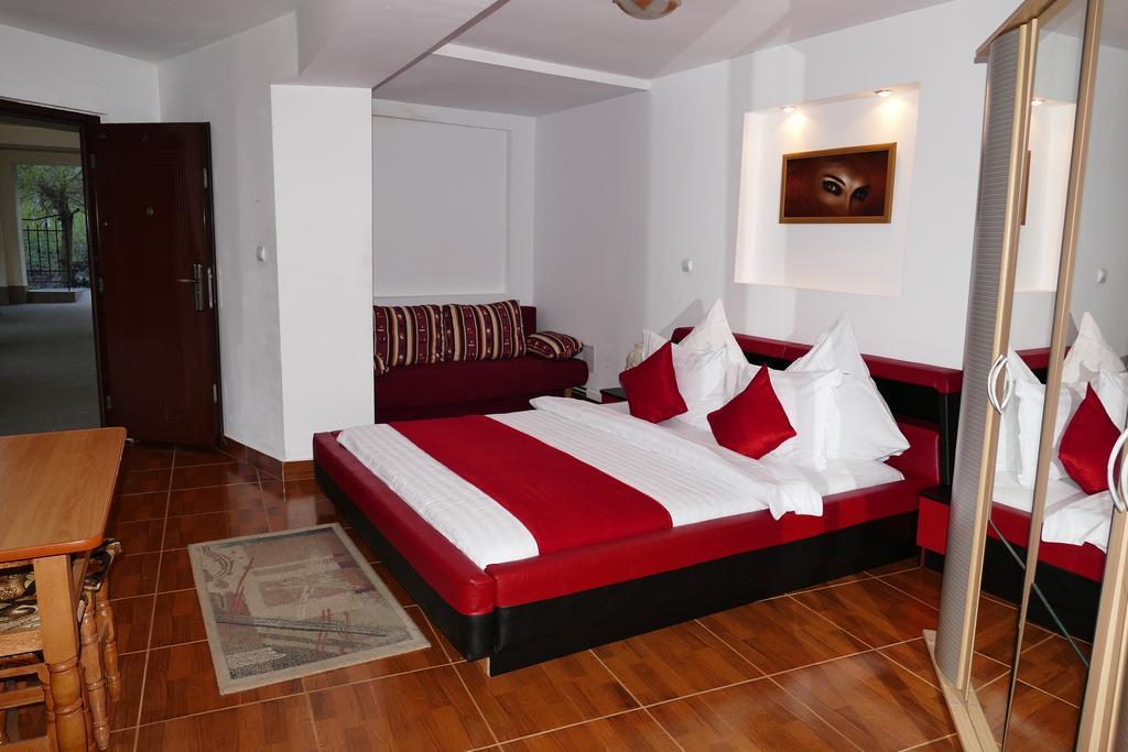 Pension Cuibul Viselor Băile Herculane Exterior foto
