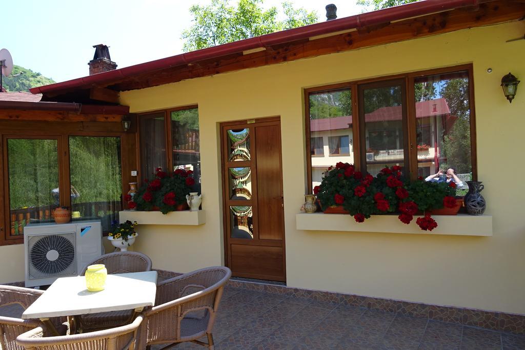 Pension Cuibul Viselor Băile Herculane Exterior foto