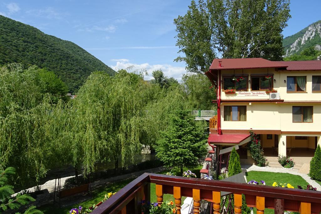 Pension Cuibul Viselor Băile Herculane Exterior foto