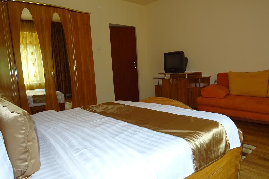 Pension Cuibul Viselor Băile Herculane Exterior foto