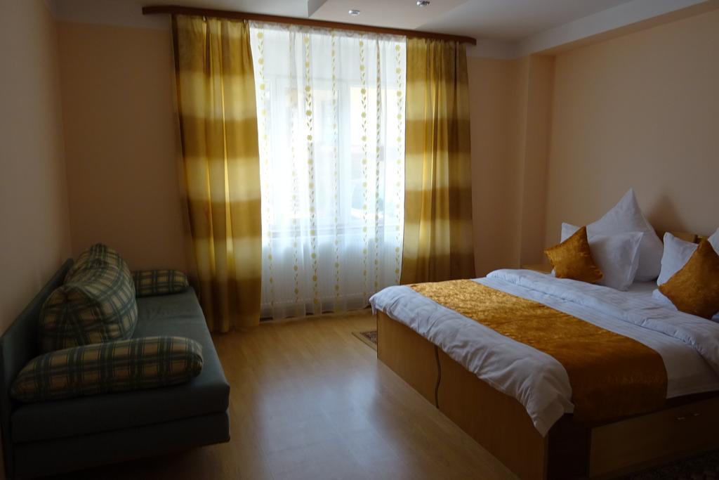 Pension Cuibul Viselor Băile Herculane Exterior foto